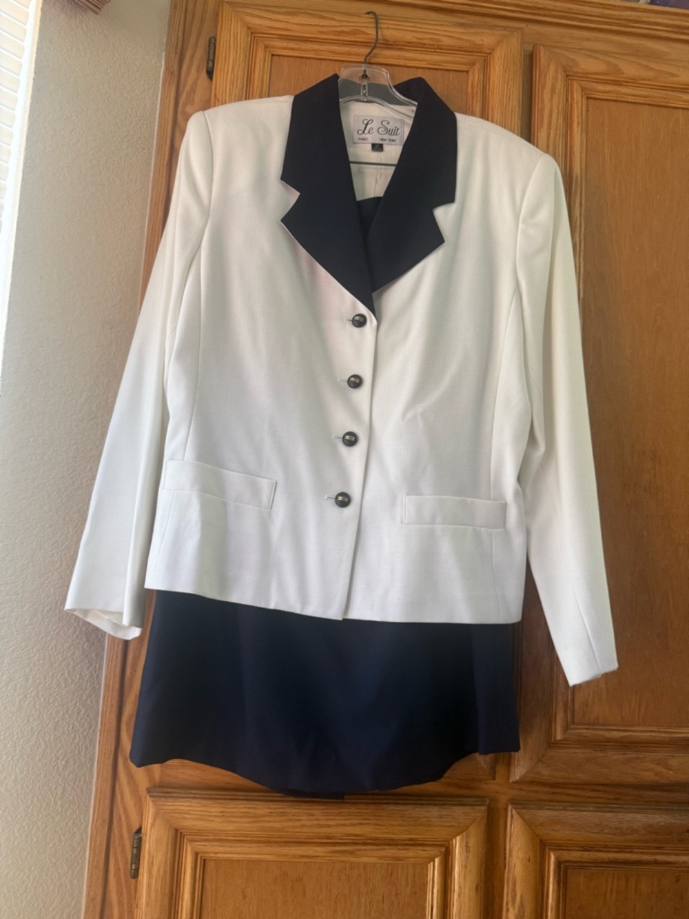 Le Suit Two-Tone White Blazer with Black Collar